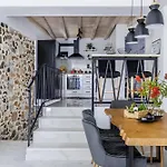Onar House *